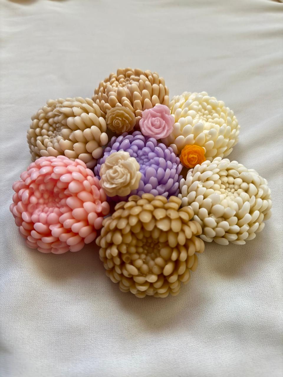 Luxury Floral Candle – Elegant Home Décor with Signature Ladies’ Perfume Aroma