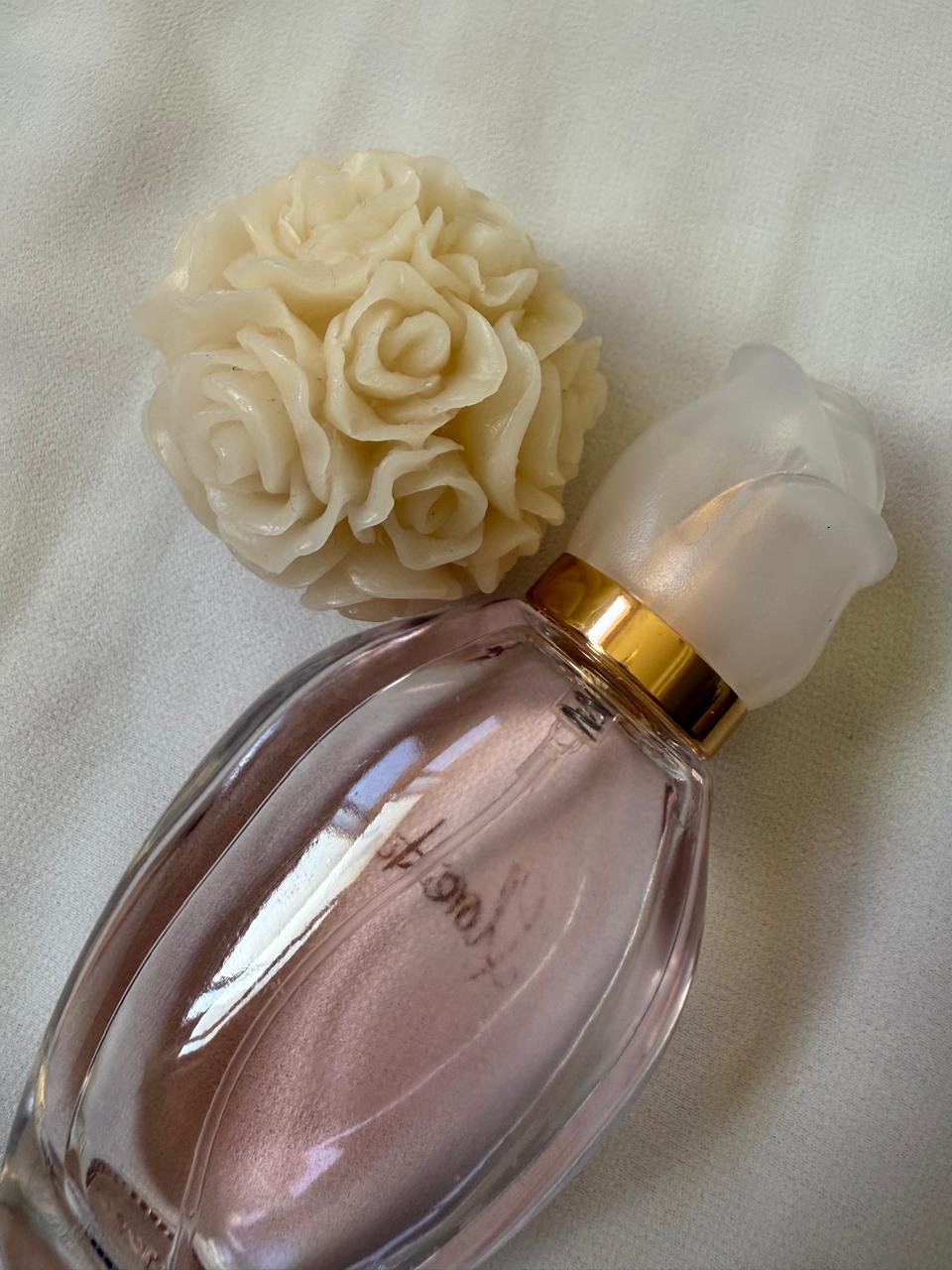 Luxury Floral Candle – Elegant Home Décor with Signature Ladies’ Perfume Aroma