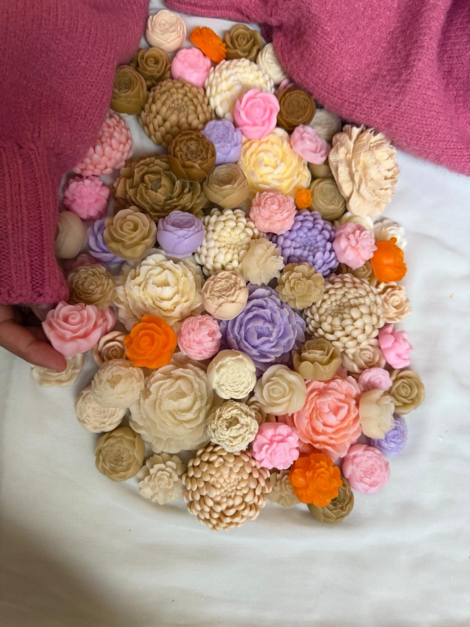 Luxury Floral Candle – Elegant Home Décor with Signature Ladies’ Perfume Aroma