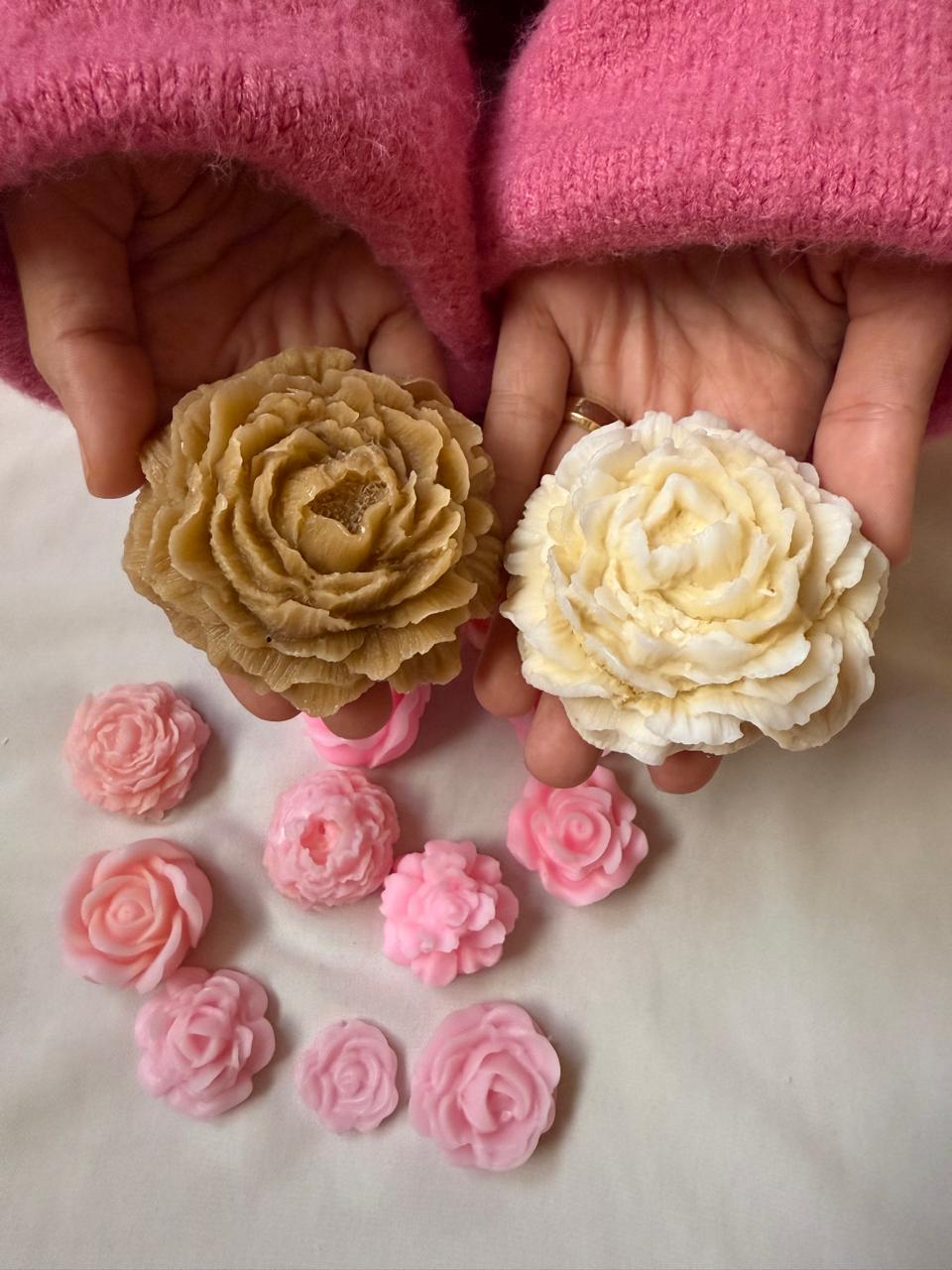 Luxury Floral Candle – Elegant Home Décor with Signature Ladies’ Perfume Aroma