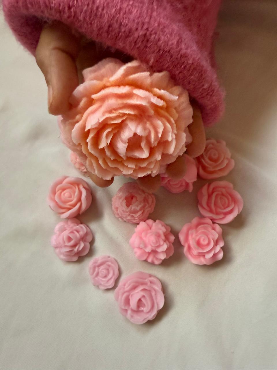 Luxury Floral Candle – Elegant Home Décor with Signature Ladies’ Perfume Aroma