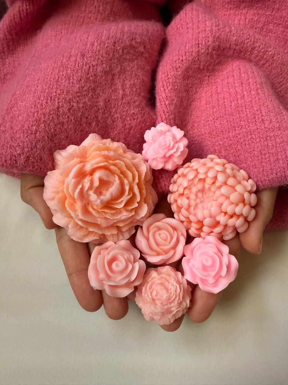 Luxury Floral Candle – Elegant Home Décor with Signature Ladies’ Perfume Aroma