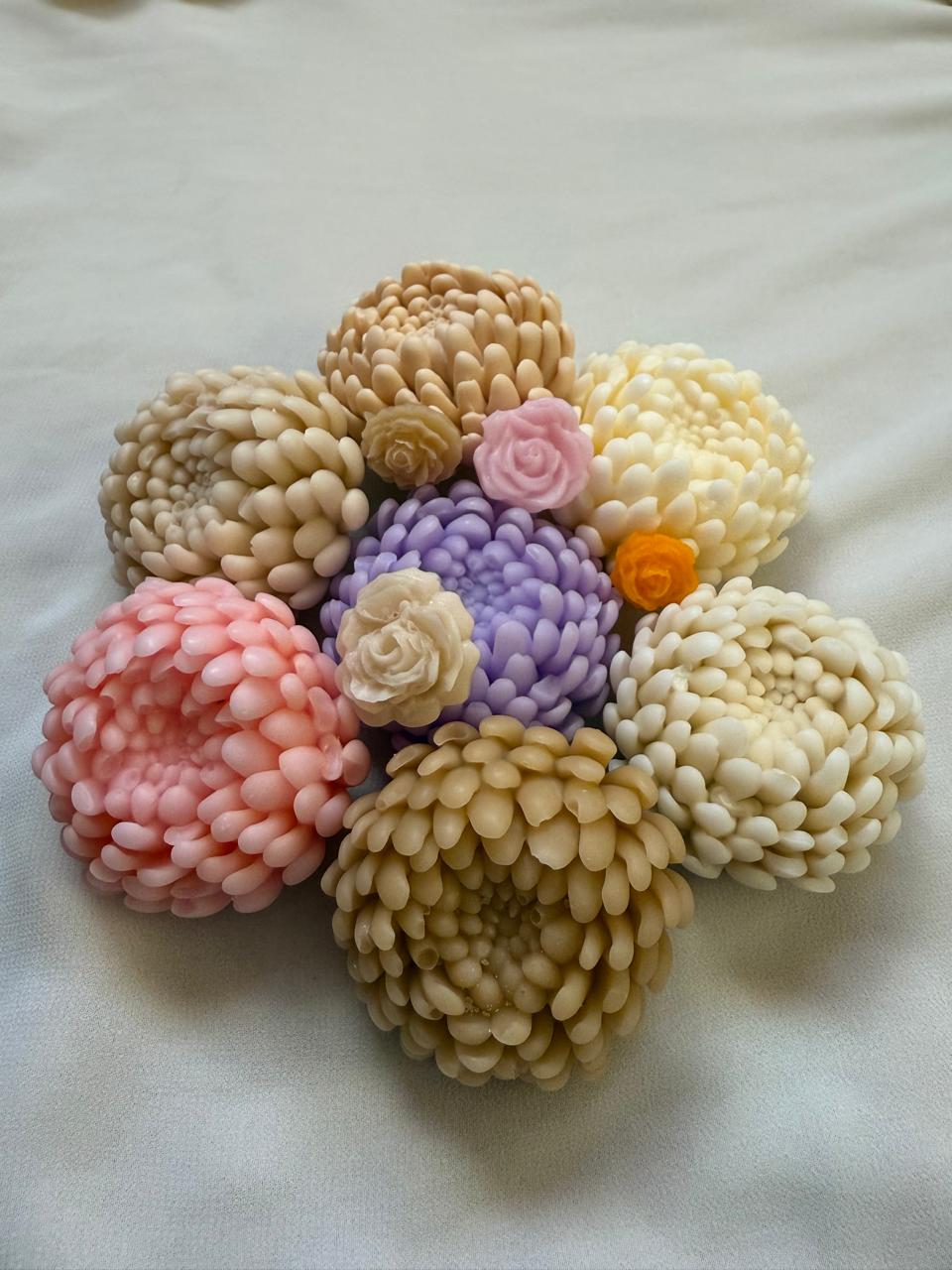 Luxury Floral Candle – Elegant Home Décor with Signature Ladies’ Perfume Aroma