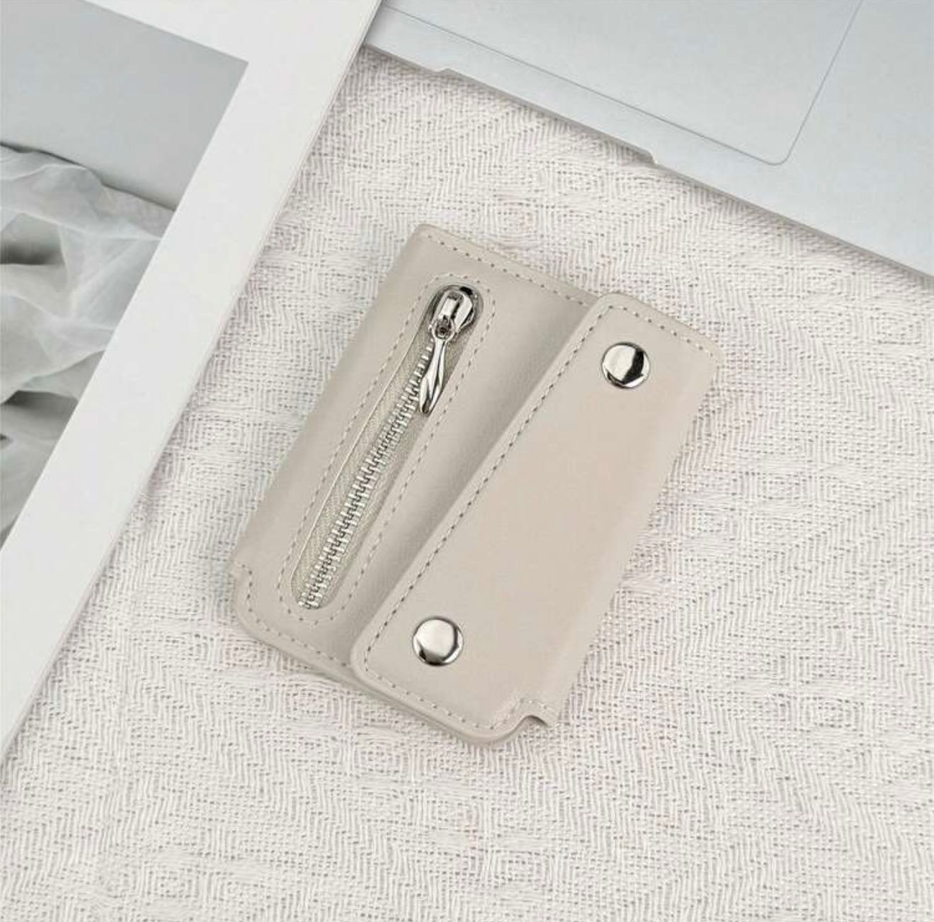 FlexiCarry™, the all-in-one phone companion